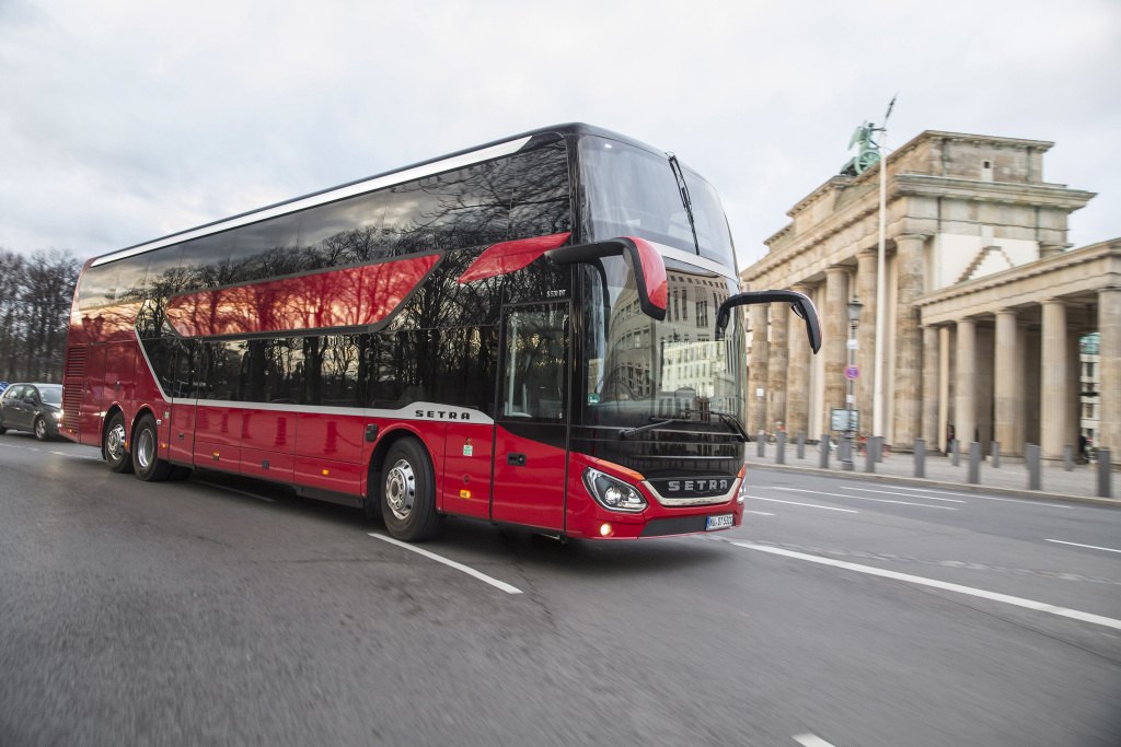 Autobus due piani NCC Setra S 531 DT per grandi gruppi in Puglia