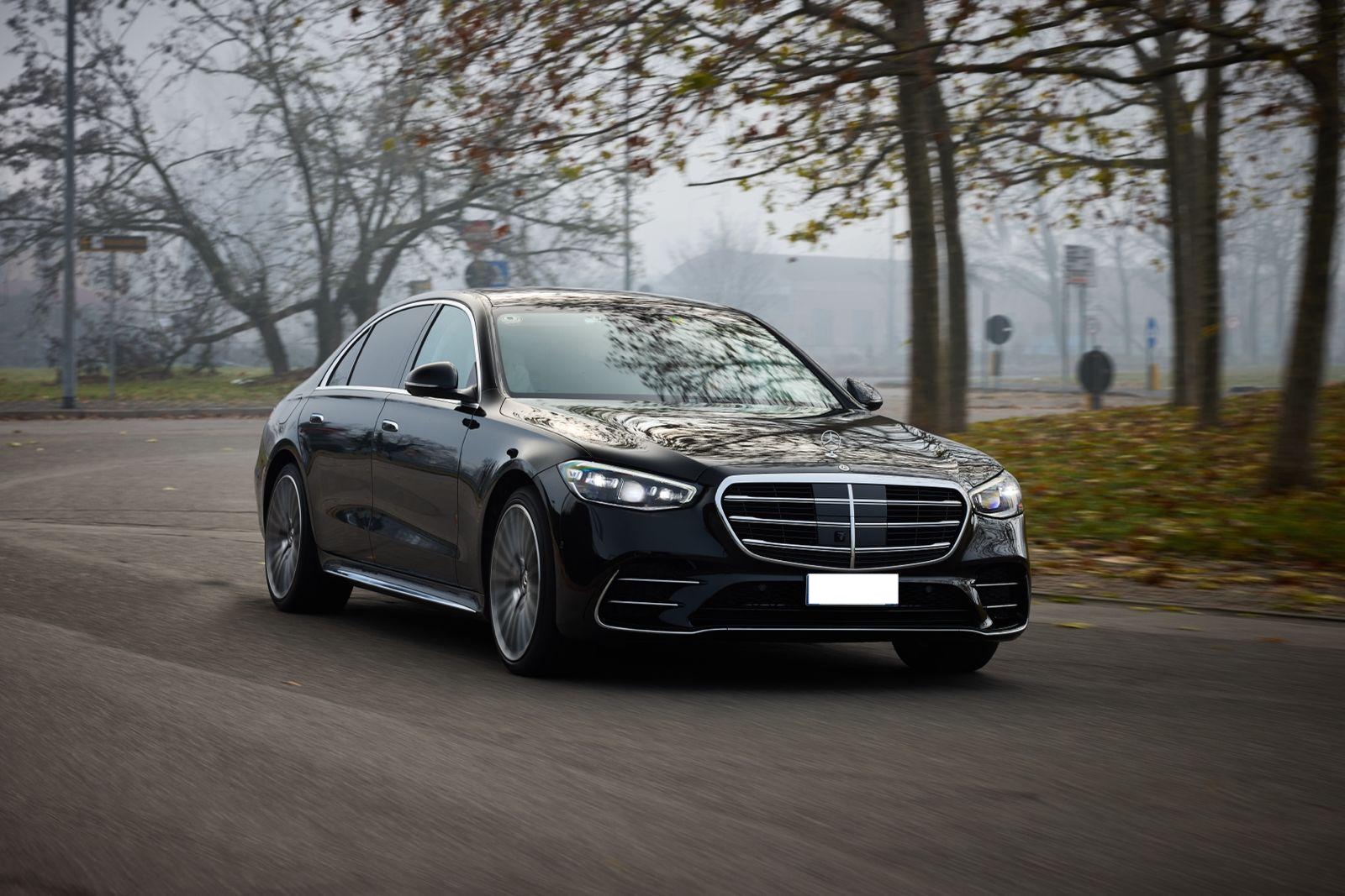 Mercedes S-Class nera servizio NCC Bari