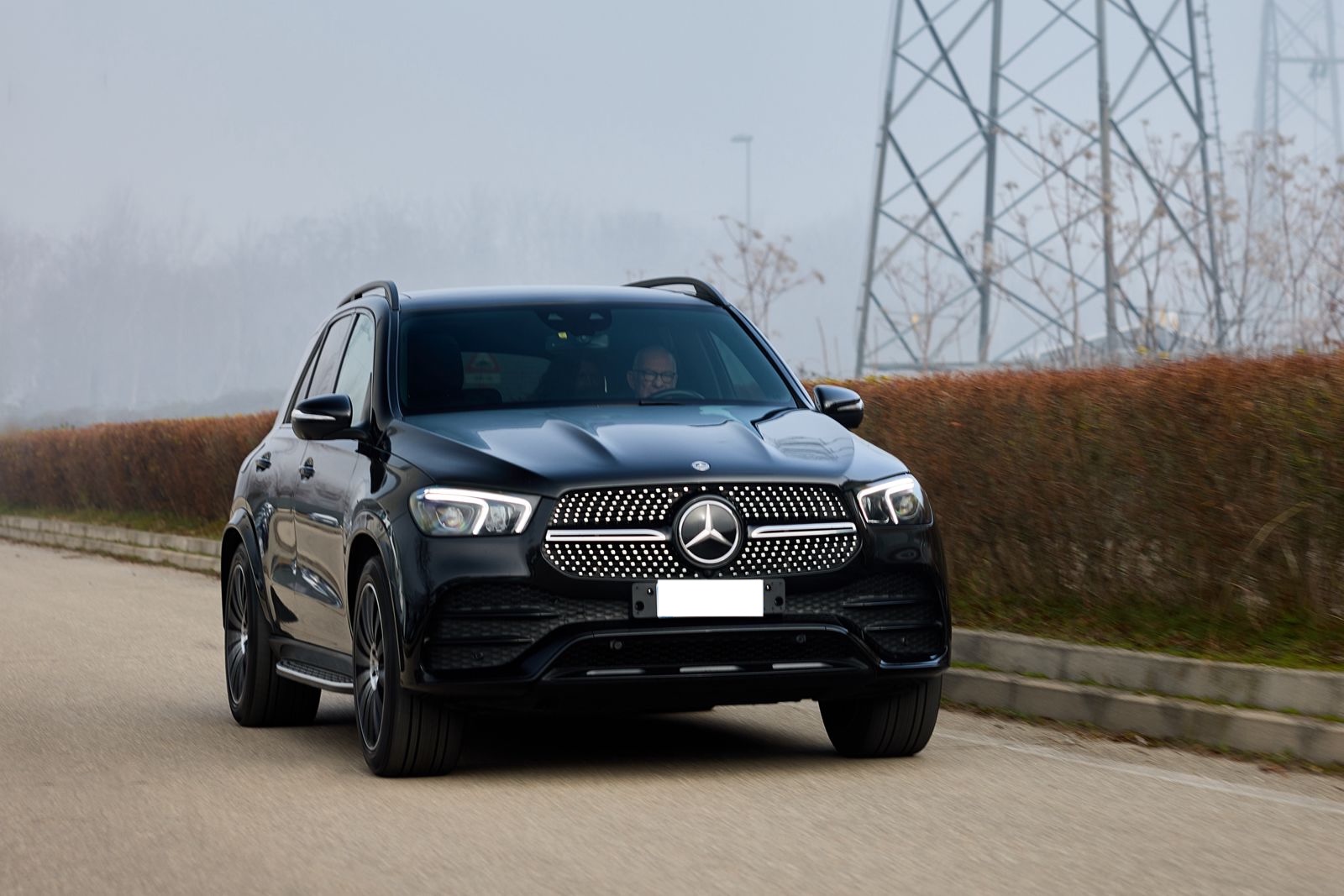 Mercedes GLE SUV nera per servizio NCC Bari