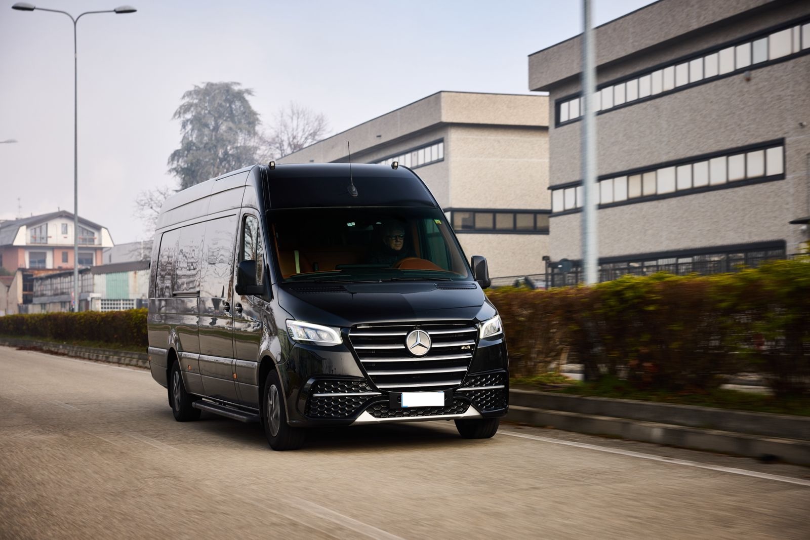Mercedes Sprinter van nero per servizio NCC Bari